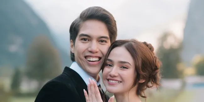 Potret Perbedaan Gaya Syifa Hadju dan Alyssa Daguise Saat Dilamar, Soft Feminim vs Classy