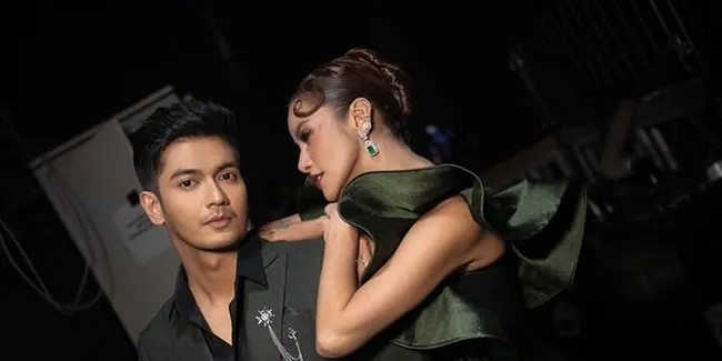 Potret Pose Mesra Olla Ramlan dan Teuku Ryan, Tegaskan Tak Pacaran