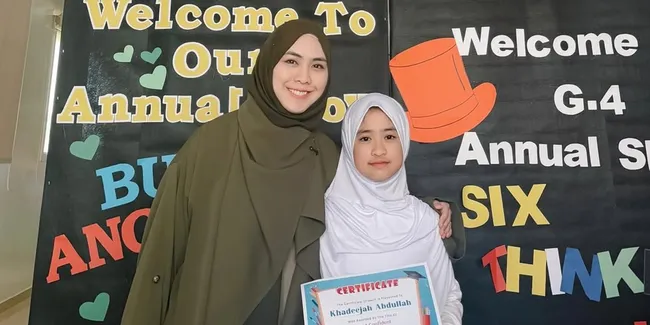 Potret Putri Oki Setiana Dewi Ikut Annual Show di Sekolahnya, Tampil Percaya Diri