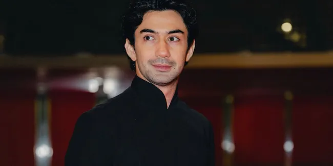 Potret Reza Rahadian di BIFF 2026, Bersinar Bersama Film Laut Bercerita