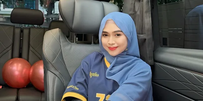 Potret Ria Ricis Beli Mobil Baru, Moana Ikut Memilih di Showroom