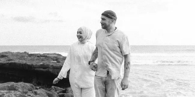 Potret Richa Novisha Ziarah ke Makam Gary Iskak, Ajak Anak - Ungkap Kerinduan