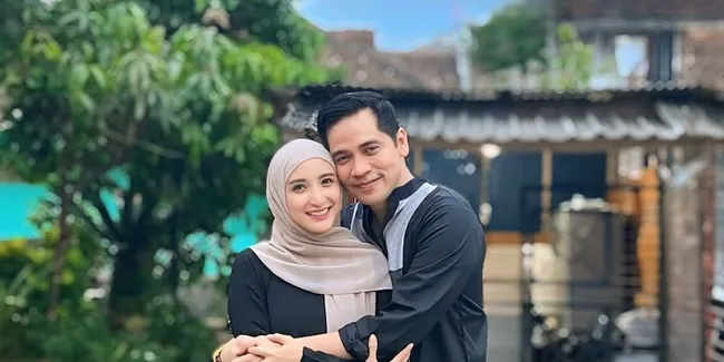 7 Potret Ricky Perdana dan Istri Lakukan Gender Reveal Sekaligus Pemeriksaan Rutin Calon Anak ke-3, Bahagia Banget