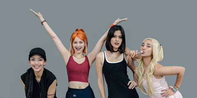 7 Potret Ririn Dwi Ariyanti dan Sahabat Cosplay Jadi Spice Girls, Totalitas Pakai Gigi Perak