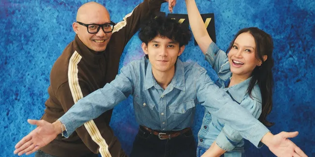 Potret Rossa Rayakan Ultah ke-20 Rizky Bareng Yoyo Padi, Kompak Pose Bertiga