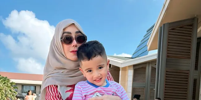 Potret Rumah Amy Qanita yang Homey, Seru Jadi Tempat Kumpul Cucu-Cucu