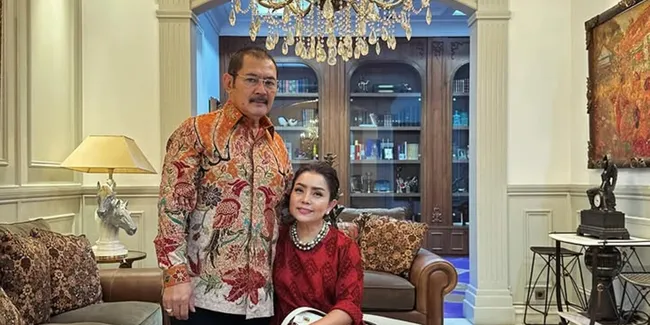 8 Potret Rumah Mayangsari di Purwokerto, Ada Sentuhan Tradisional dan Punya Halaman Belakang yang Luas