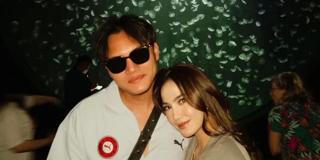 Potret Rumah Rizky Febian dan Mahalini, Dominasi Warna Putih Krem - Modern dan Mewah