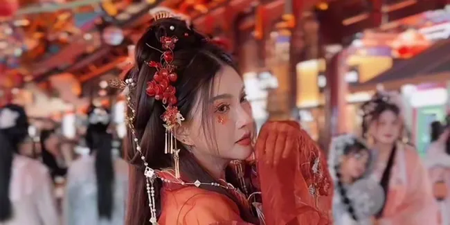 8 Potret Sarwendah Pakai Baju Tradisional China, bak Putri Kerajaan