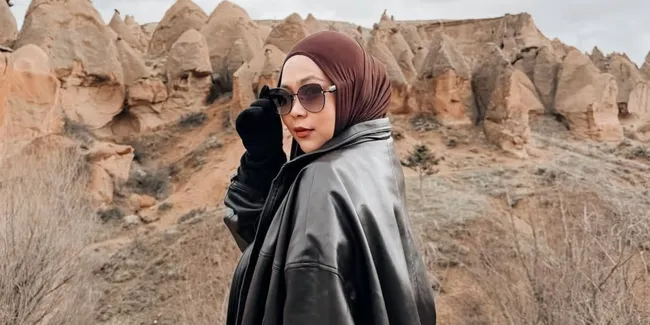 Potret Selfi Yamma Liburan di Cappadocia, Tampil Stylish dan Glamour