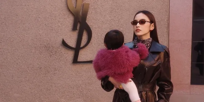 Potret Selina Putri Mahalini Ikut Sang Ibu ke Maroko, Jadi First Long Flight