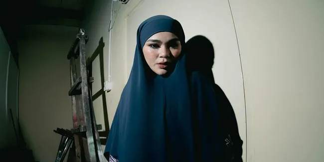 Potret Sivia Azizah Melenggang di JMFW, Tampil Kece Kenakan Busana Syar'i