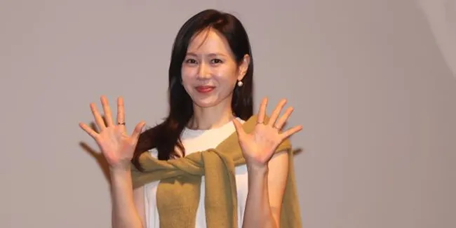 Potret Son Ye Jin Sering Minta Bantuan Hyun Bin Hafalin Naskah, Bersedia Akting Bareng Lagi