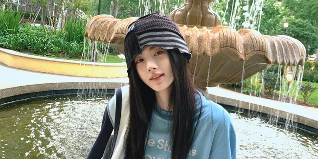 Potret Terbaru Ju Jingyi di Weibo, Tampilkan Pesona Natural hingga Glamour Minimalis yang Memikat