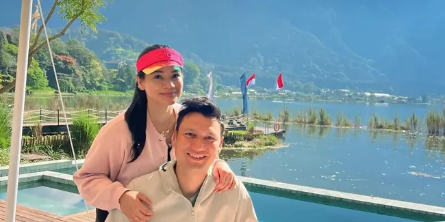 Potret Titi Kamal Tenis Dianterin Christian Sugiono Naik Boat, Pamer Pemandangan Alam yang Indah