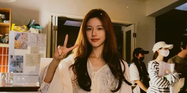 8 Potret Transformasi Zhao Lusi dari Bare Face Hingga Stunning, Ternyata Skill Makeupnya Jago