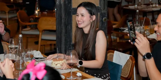 Potret Ulang Tahun Sarah Menzel, Azriel Hermansyah Beri Kejutan
