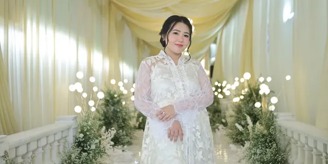Potret Via Vallen yang Kini Fokus Asuh Anak, Akui Tengah Berada di Flamingo Era