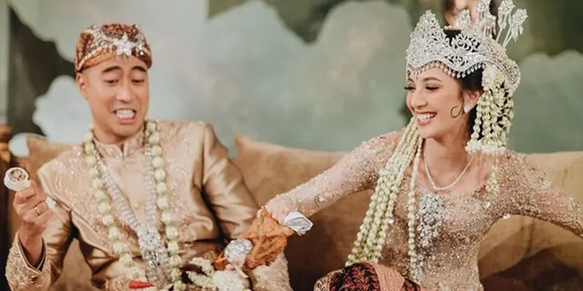 Potret Vidi Aldiano dan Sheila Dara Aisha saat Akad, Kocak Berasa "OVJ" - Malah Dapat Piala dari Mertua