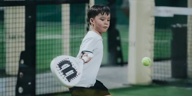 Potret Zeev Keizer Anak Erica Putri Main Padel, Keponakan Citra Kirana