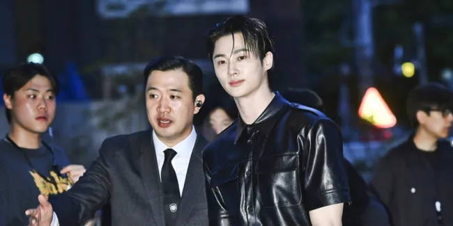Proporsi Tubuh Byeon Woo Seok Bikin Netizen Korea Terpana