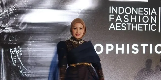 Puteri Modiyanti Jadi Muse di Runway Indonesia Fashion Aesthetic