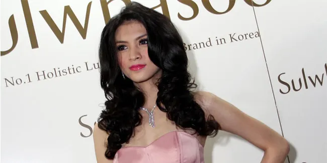 Red Carpet 3rd Anniversary Hello Indonesia di Bibliotheque