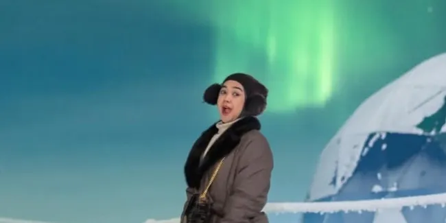 Ria Ricis Nikmati Keindahan Aurora, Moana Happy Main Salju