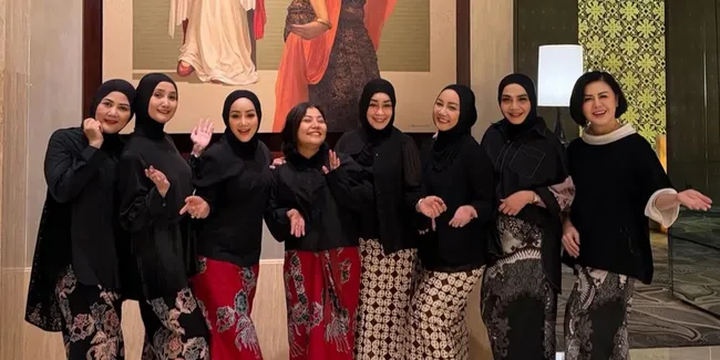 Rieta Amilia dan Sahabat Tampil Berkebaya Rayakan Hari Kartini di Yogyakarta