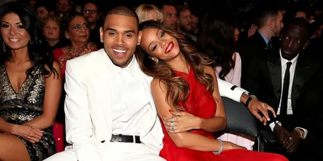 Rihanna dan Chris Brown Tampil Mesra di Grammy 2013
