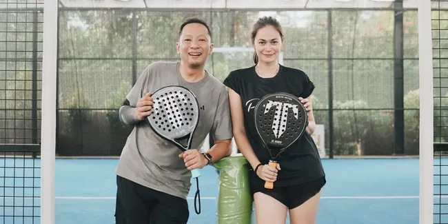 Ringgo Agus Rahman dan Istri Asyik Main Padel Bareng