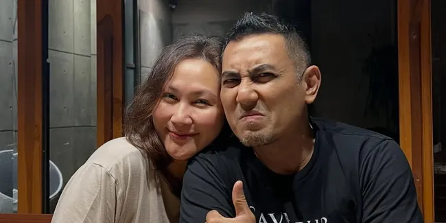 Rio Febrian Ulang Tahun Dirayakan Bareng Istri, Dikasih Nasi Tumpeng