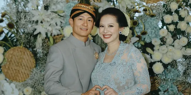Rio Haryanto & Athina Gelar Tingkepan, Siap Sambut Kelahiran Anak Pertama
