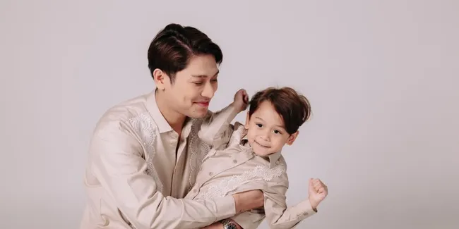 Rizky Billar Rutin Ajak Anak Kandung Jenguk Anak Asuh