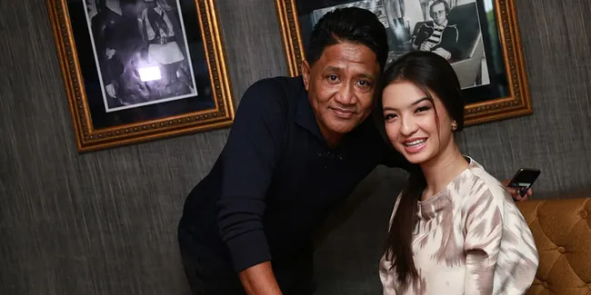 Romantis, Raline Shah Jadi Satu Dari Dua 'Cewek' Andre Hehanussa