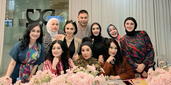 Sederet Selebriti Hadiri Arisan 'Happy Chatting' di Butik Baru Ivan Gunawan