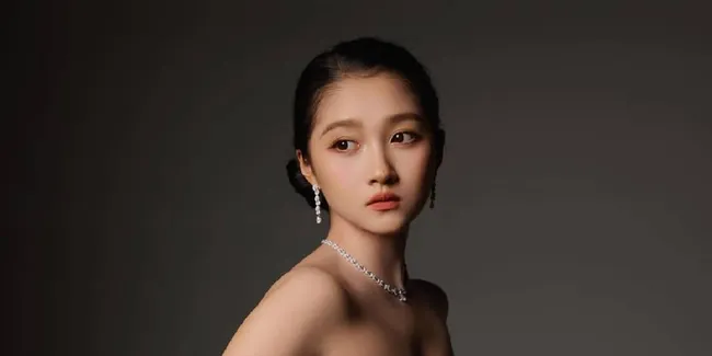 Seleb China Berlatar Belakang dari Keluarga Kaya, Gak Heran Punya Vibes Mahal 