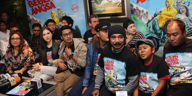 Selebritis di Konferensi Pers Film Potong Bebek Angsa