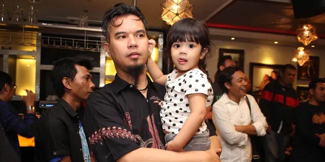 Simak Serunya Kunjungan Ahmad Dhani dan Safeea di Malang