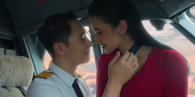 Sinopsis 'PENERBANGAN TERAKHIR', Jerome Kurnia & Nadya Arina Jatuh Cinta di Ketinggian 30.000 Kaki
