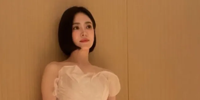 Song Hye Kyo di Blue Dragon Film Awards 2025, Datang Telat Tapi Jadi Perhatian
