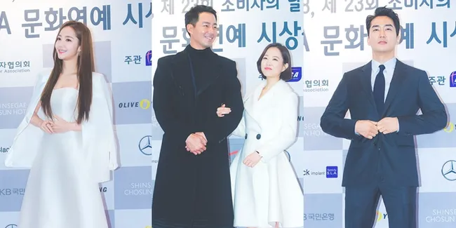 Style Black - White Seleb Korea di Culture & Entertainment Awards