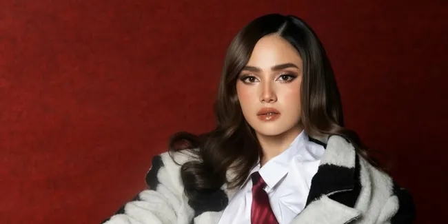 Syifa Hadju Pancarkan Aura Mahal di Pemotretan Terbaru