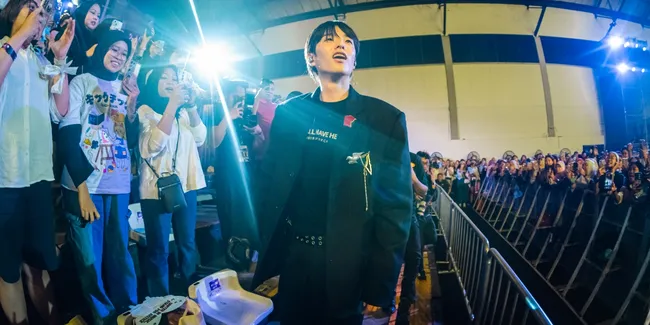 The 1/9 Tour di Jakarta: eaJ Blusukan di Tengah Kerumunan Konser
