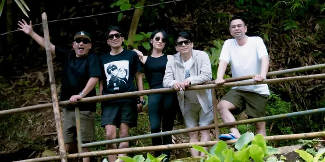 Trip The Dudas-1 Bareng Niken Anjani ke Banyuwangi, Ariel NOAH Bonceng Motor Sang Artis