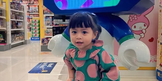 Umur 1,5 Tahun Sudah Hafal Banyak, Momen Lily Anak Raffi Gigi Sebutkan Nama Orang dalam Foto
