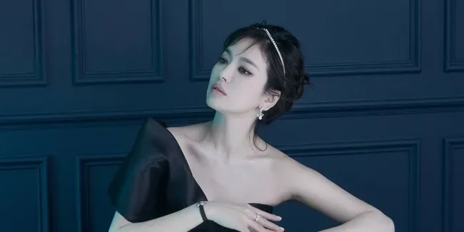 Visualnya Legendaris, Beginilah Potret Song Hye Kyo Dengan Rambut Keriting