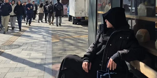 Wulan Guritno Jalan-Jalan Usai Oplas di Korea, Sembunyikan Wajah Bengkak