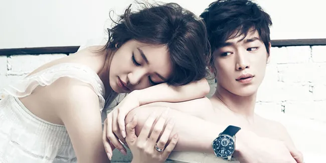 Yoon Eun Hye - Seo Kang Joon Berpose Layaknya Pasangan