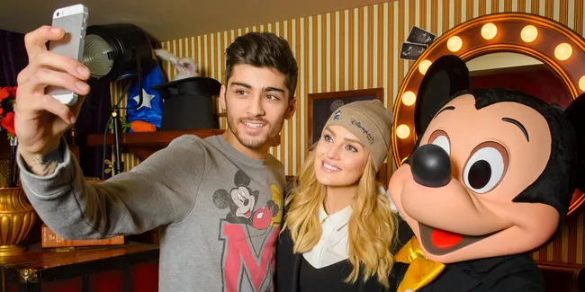 Zayn Malik dan Edward Perrie Kencan di Disney Land